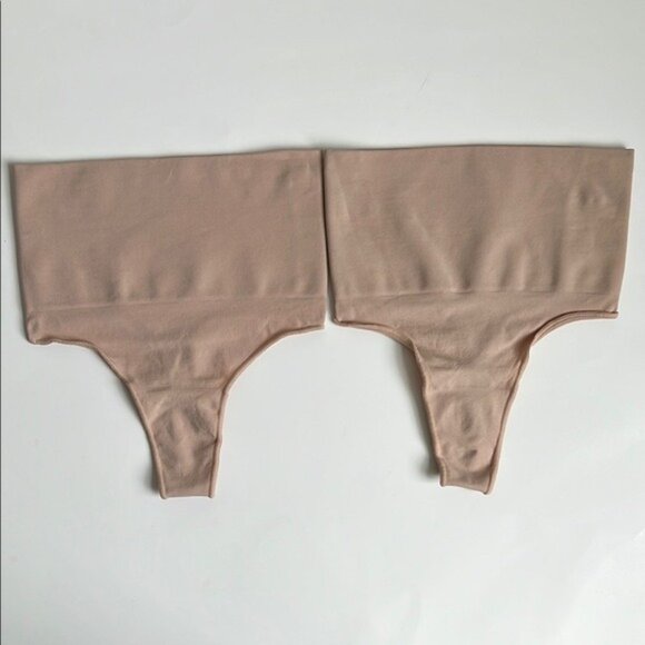 NWOT SKIMS Seamless Sculpt Mid Waist Thongs (2 PACK) - S/M - Picture 2 of 4